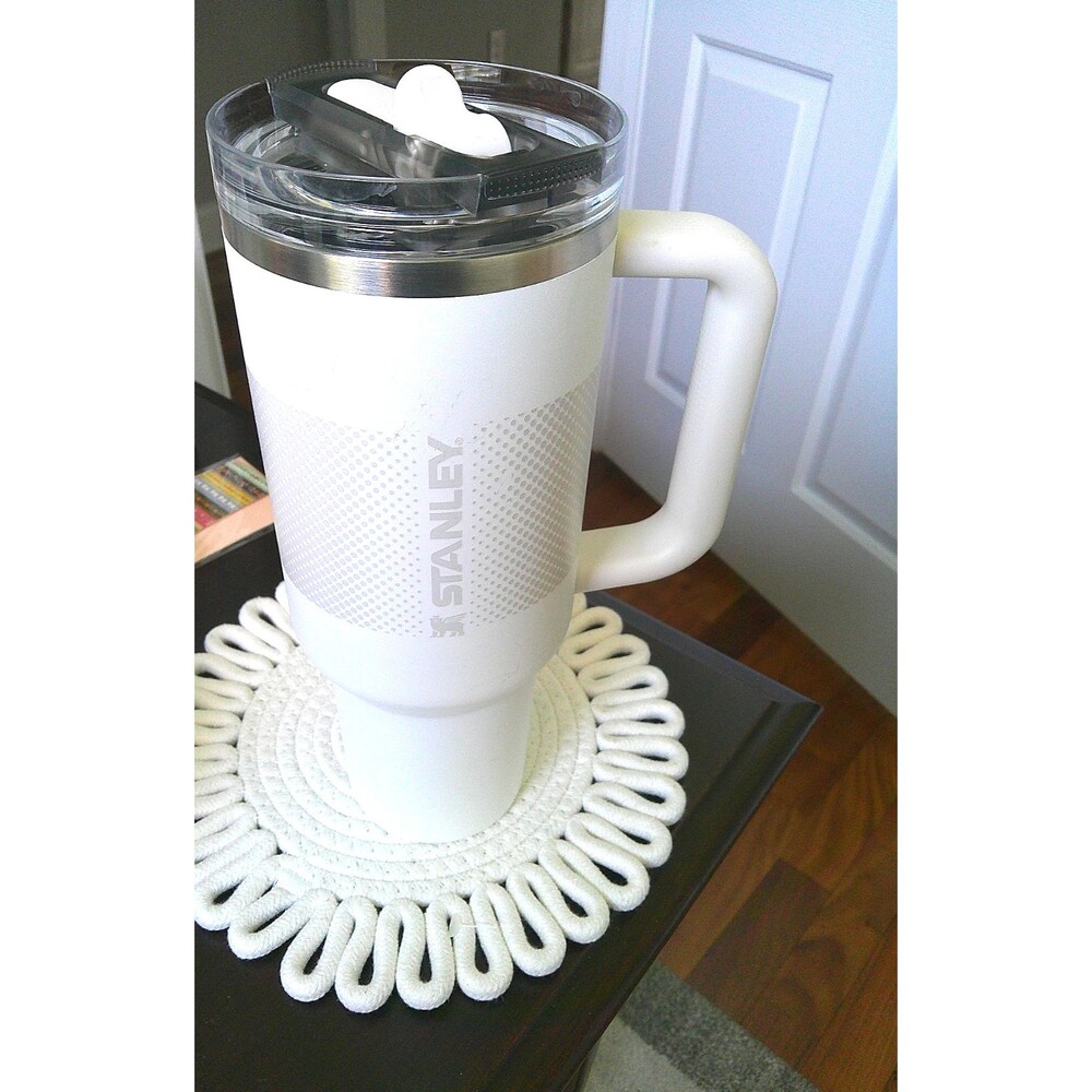 NEW  Stanley 40oz  Flip Straw White  Water Bottle Never Used.